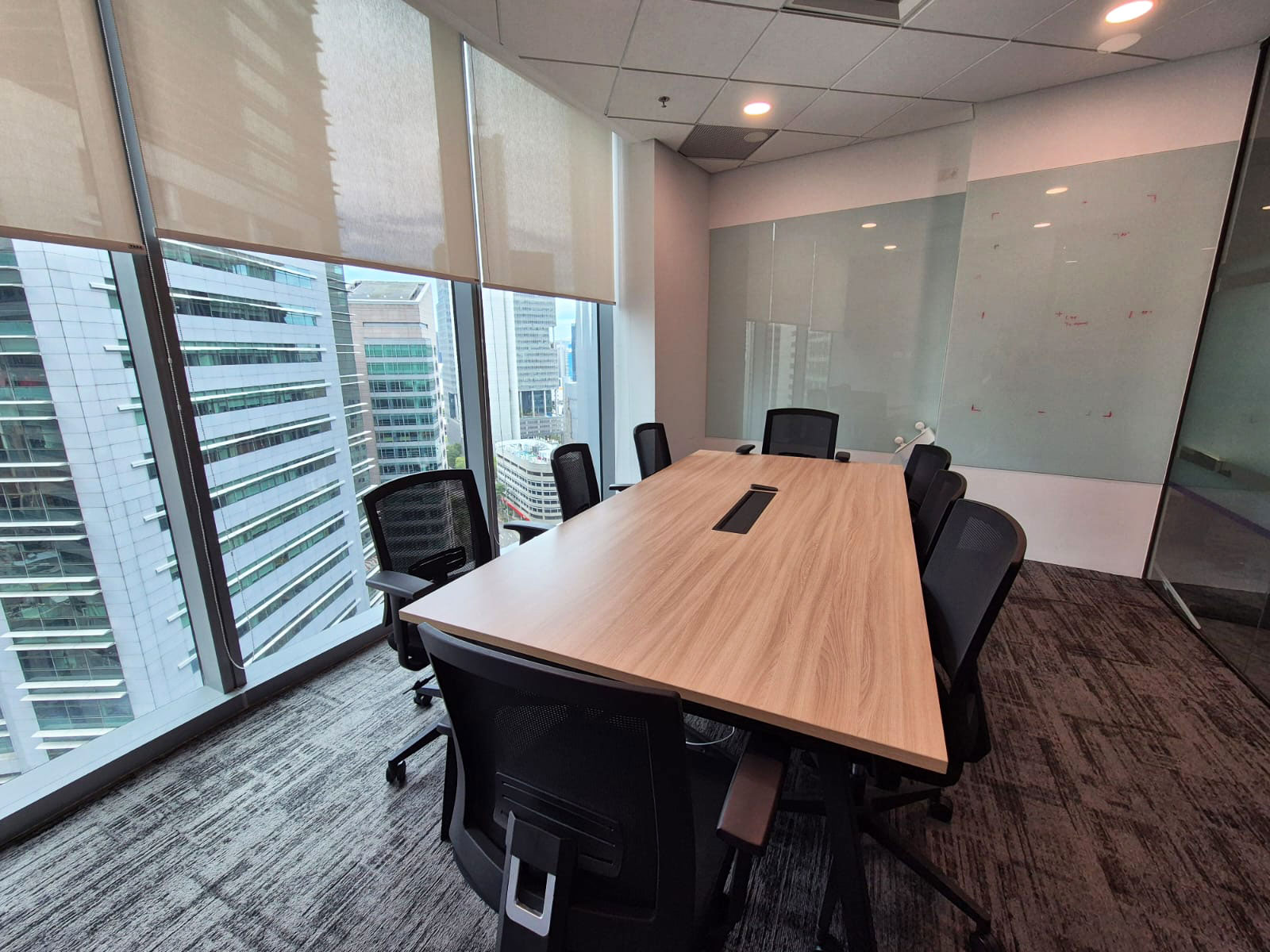 Fitted office in PLUS